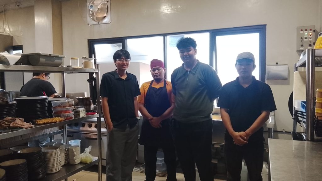 Amuya Cafe dan Snack berkomitmen memberikan produk.produk yang sudah bersertifikat halal