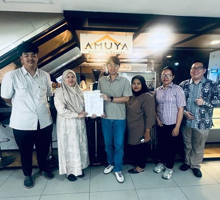 Auditor Halal LPH HAI bersama team management Halal Amuya Cafe and snack Kemayoran DKI Jakarta